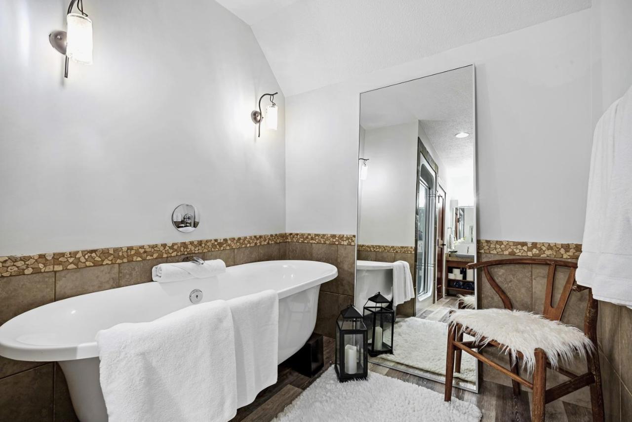 Penthouse At Solar A Resort And Spa Canmore Esterno foto