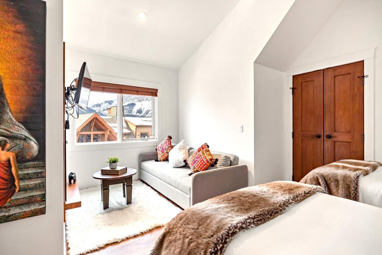 Penthouse At Solar A Resort And Spa Canmore Esterno foto