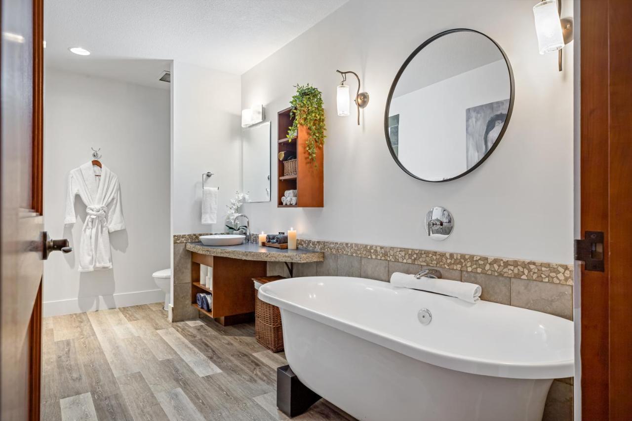Penthouse At Solar A Resort And Spa Canmore Esterno foto