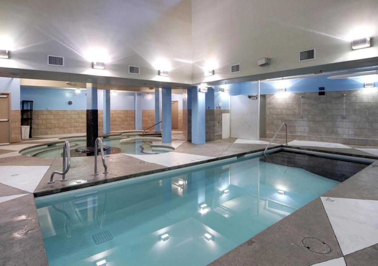 Penthouse At Solar A Resort And Spa Canmore Esterno foto