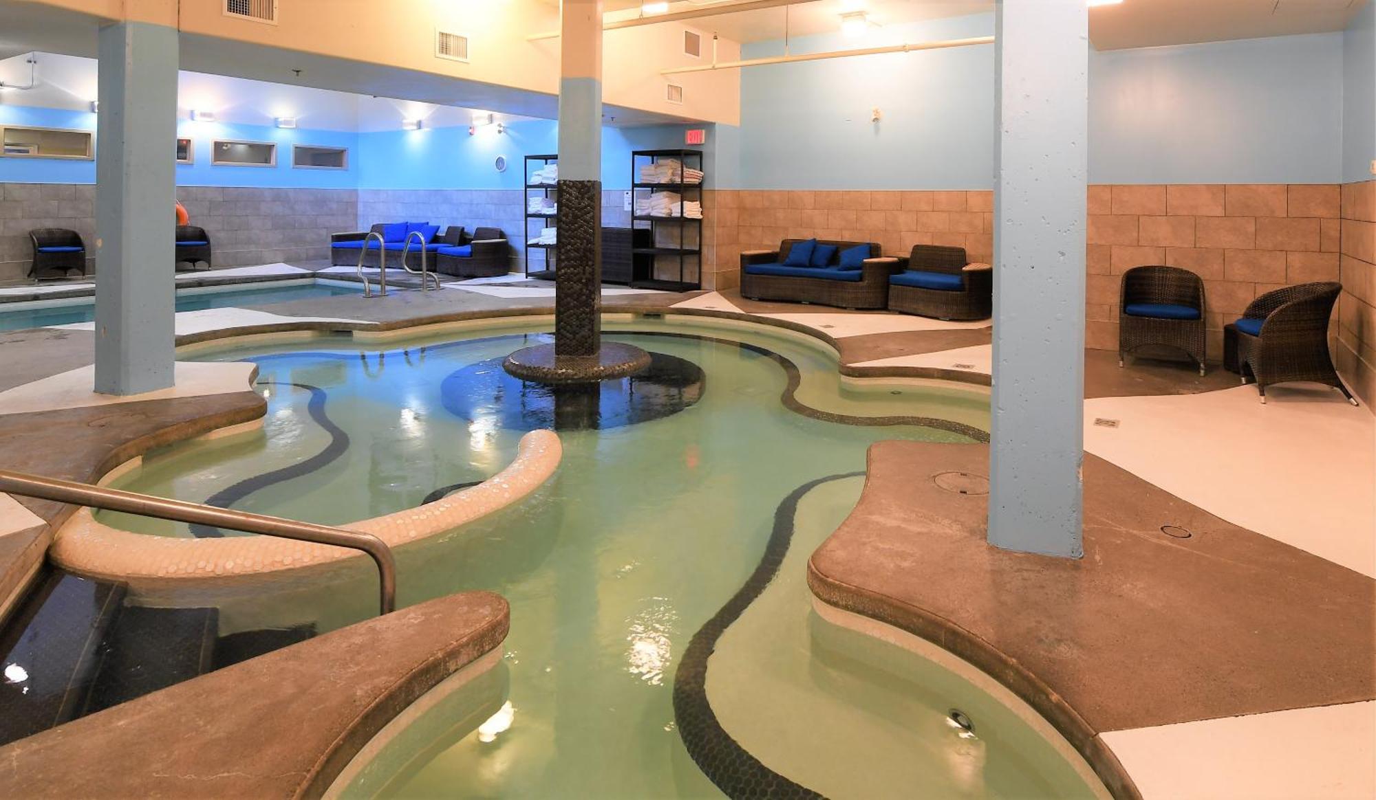 Penthouse At Solar A Resort And Spa Canmore Esterno foto